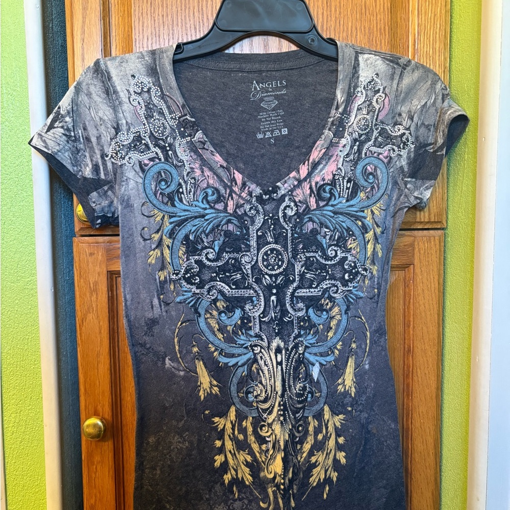 Angels & Diamonds V-Neck Graphic Tee - Black and Blue